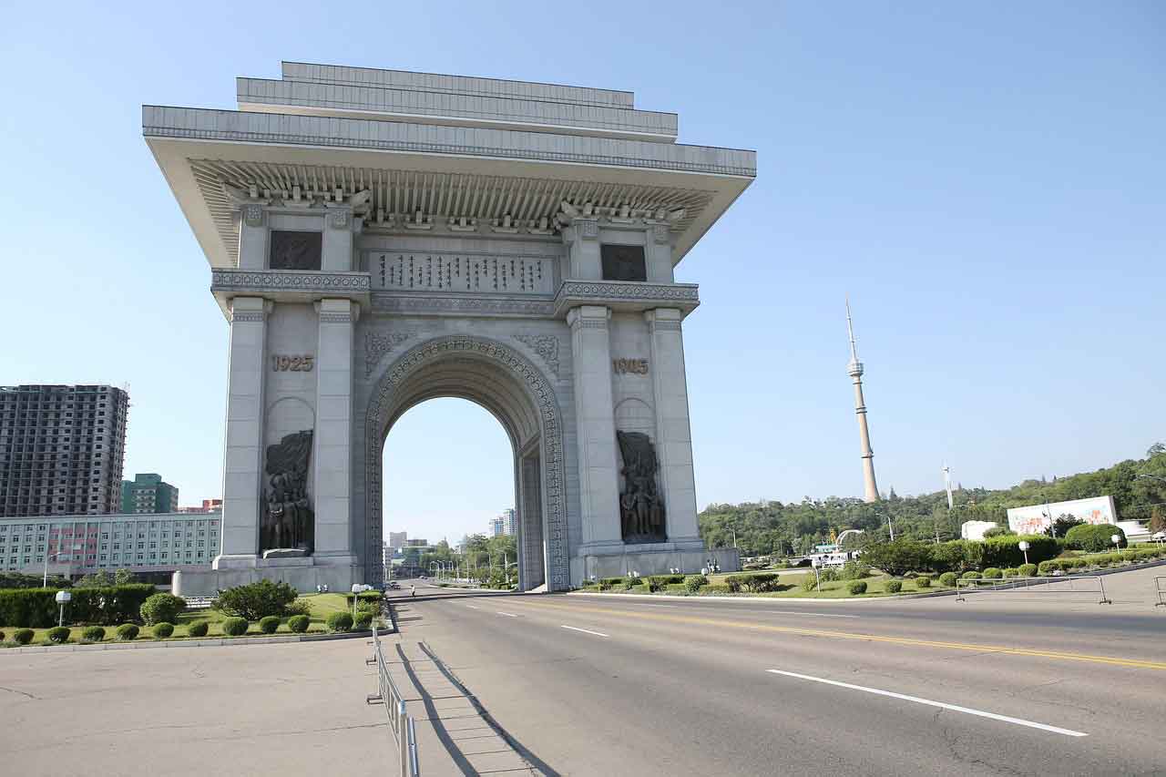 Tempat Wisata di Korea Utara Arch of triumph