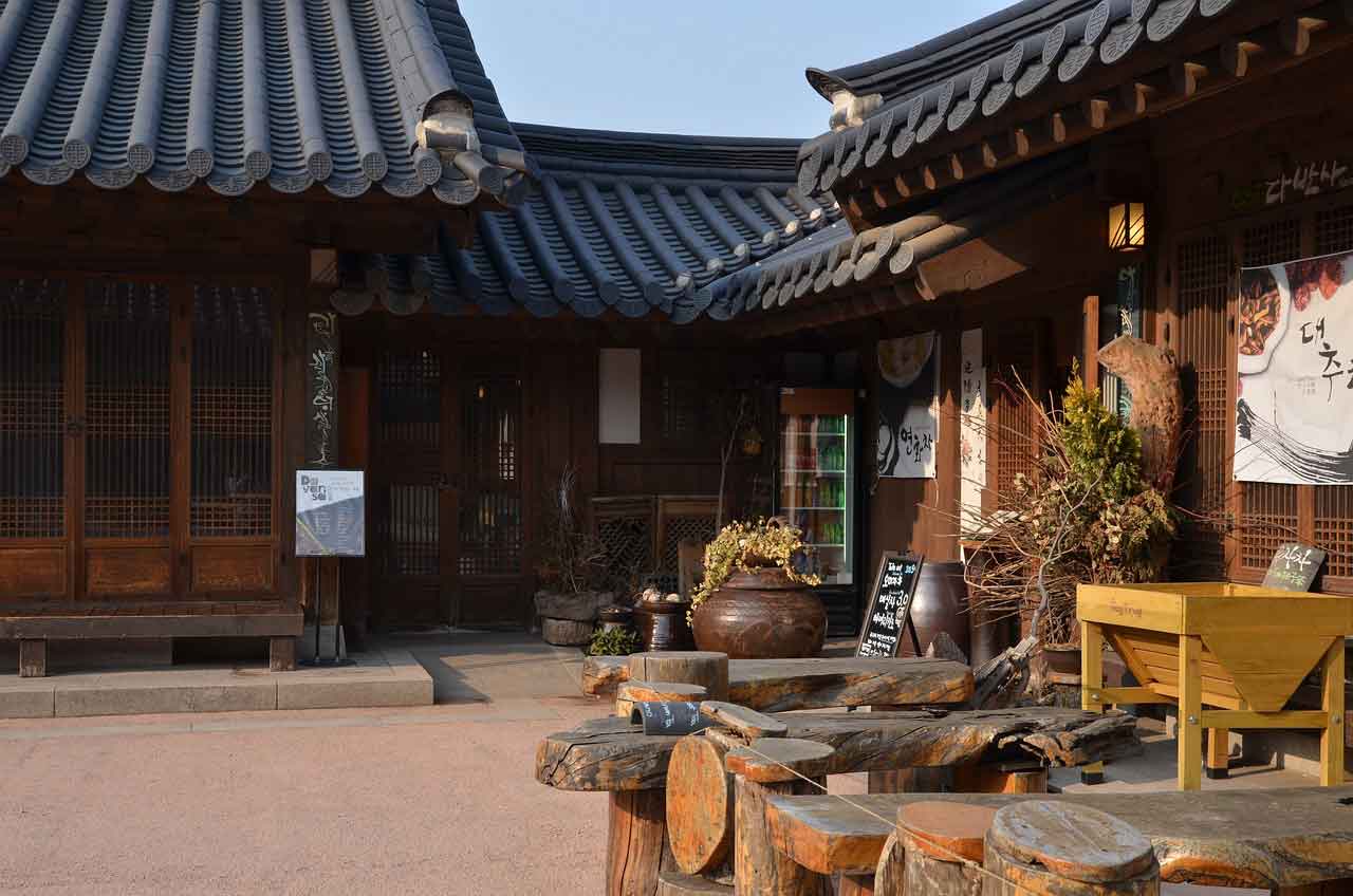 Tempat Wisata Korea Selatan yang Paling Unik hanok Village