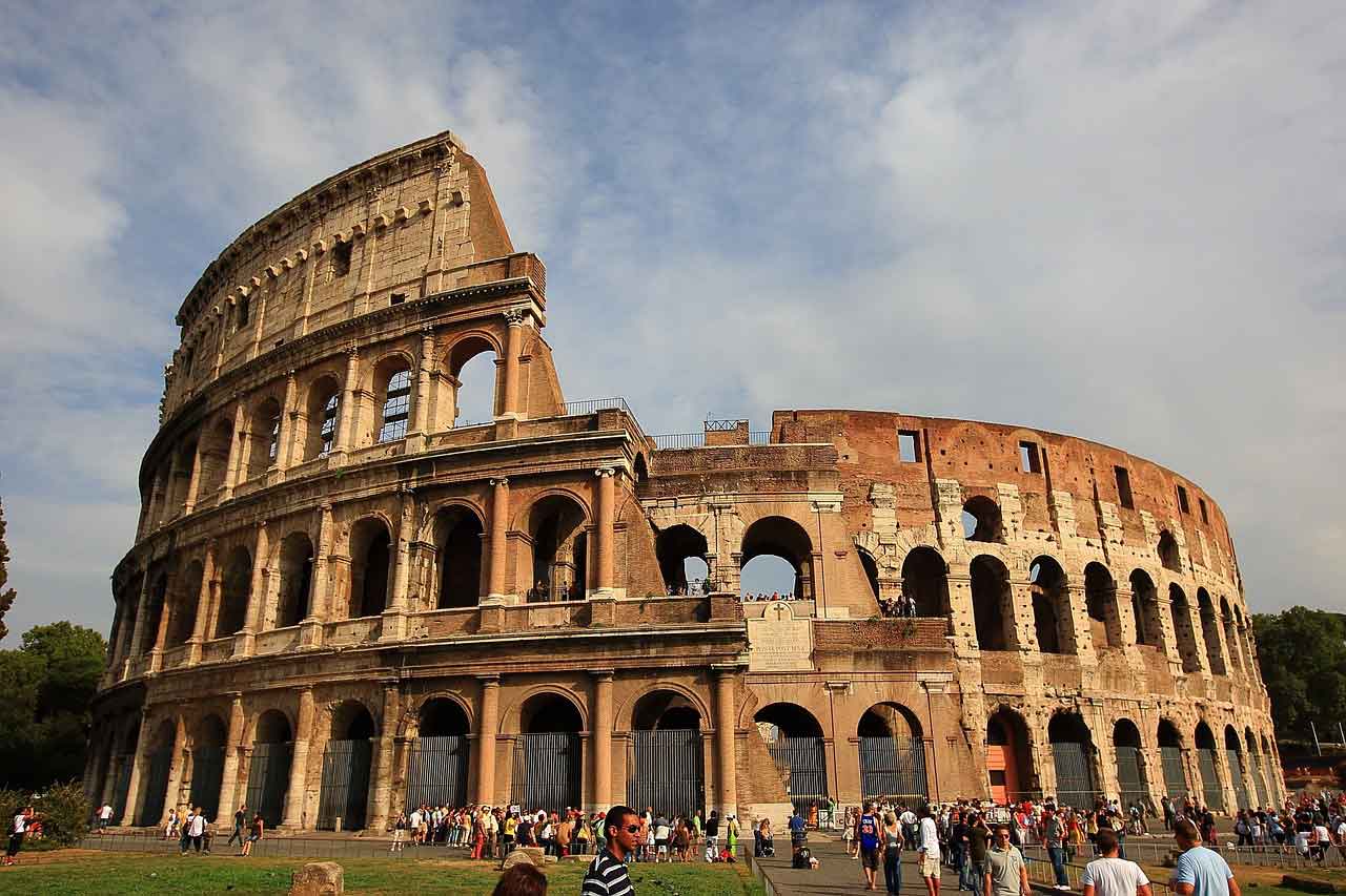 Tempat Wisata Populer di Italia Colosseum