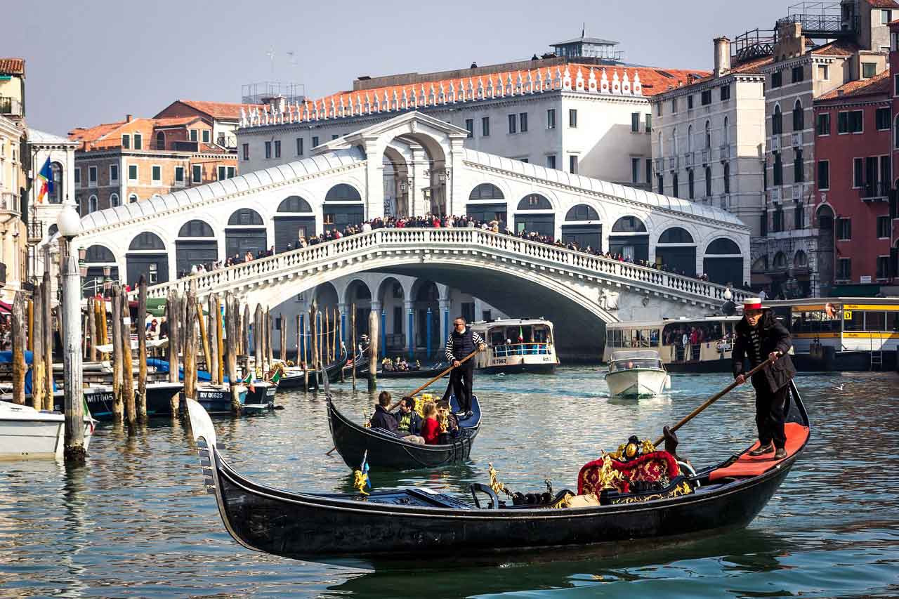 Tempat Wisata Populer di Italia Jembatan Kota Venice