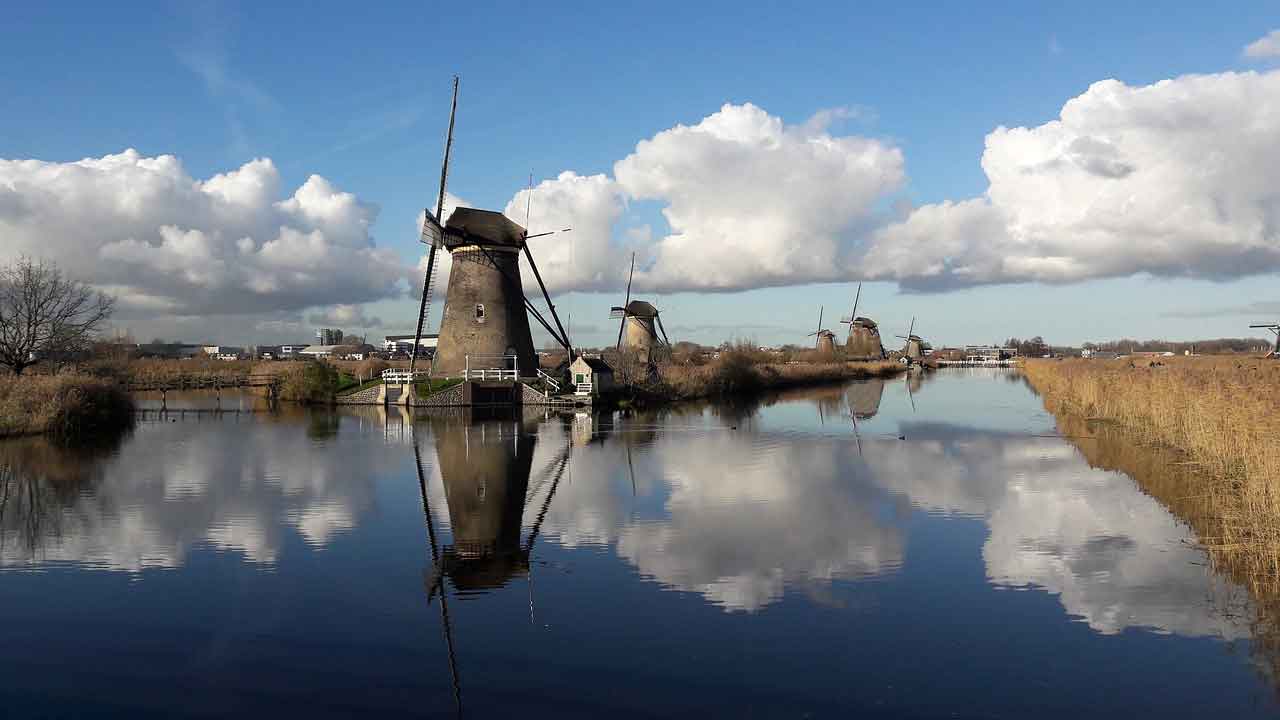 Tempat Wisata Populer di Belanda Kincir Angin