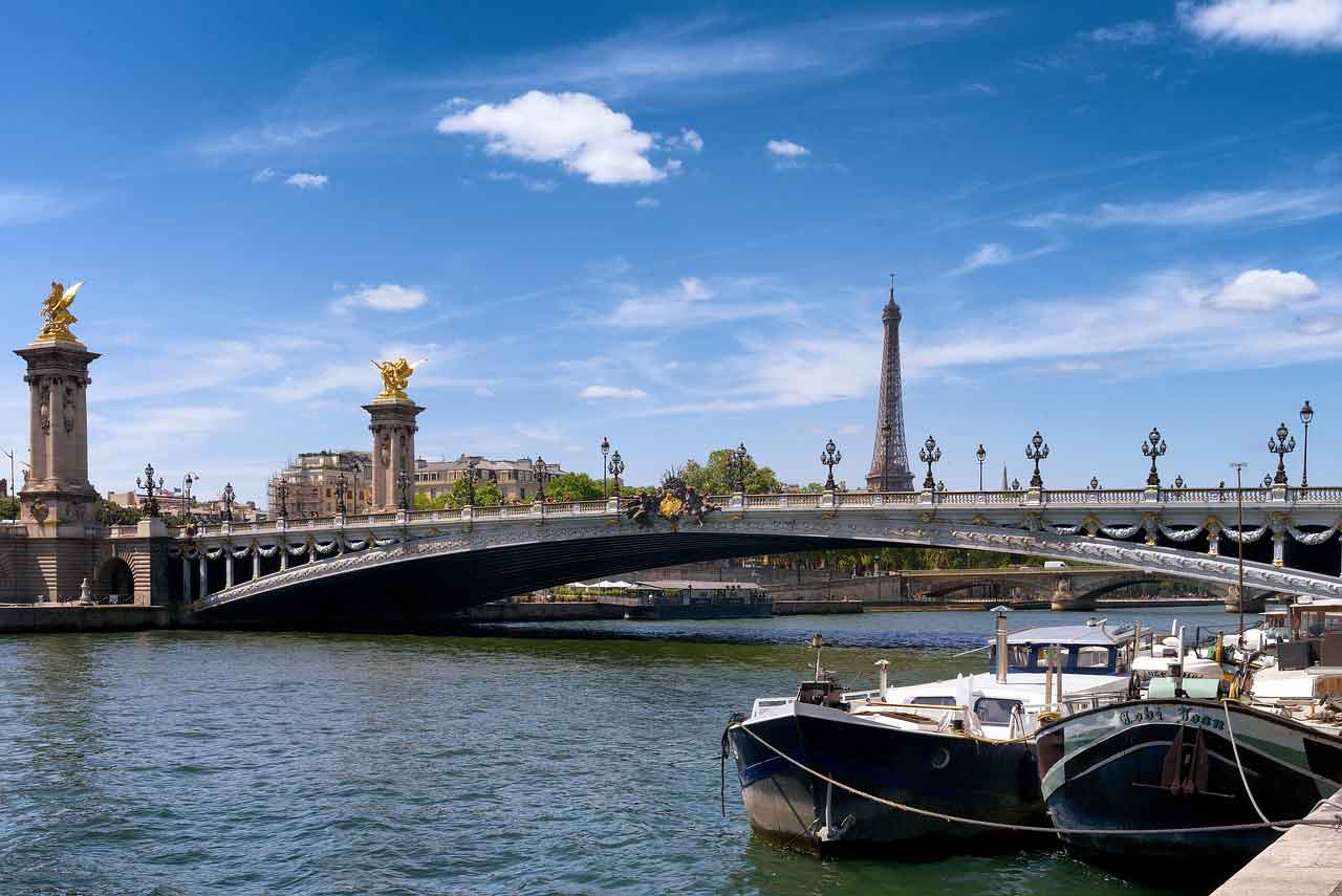 Tempat Wisata Populer di Paris sungai seine