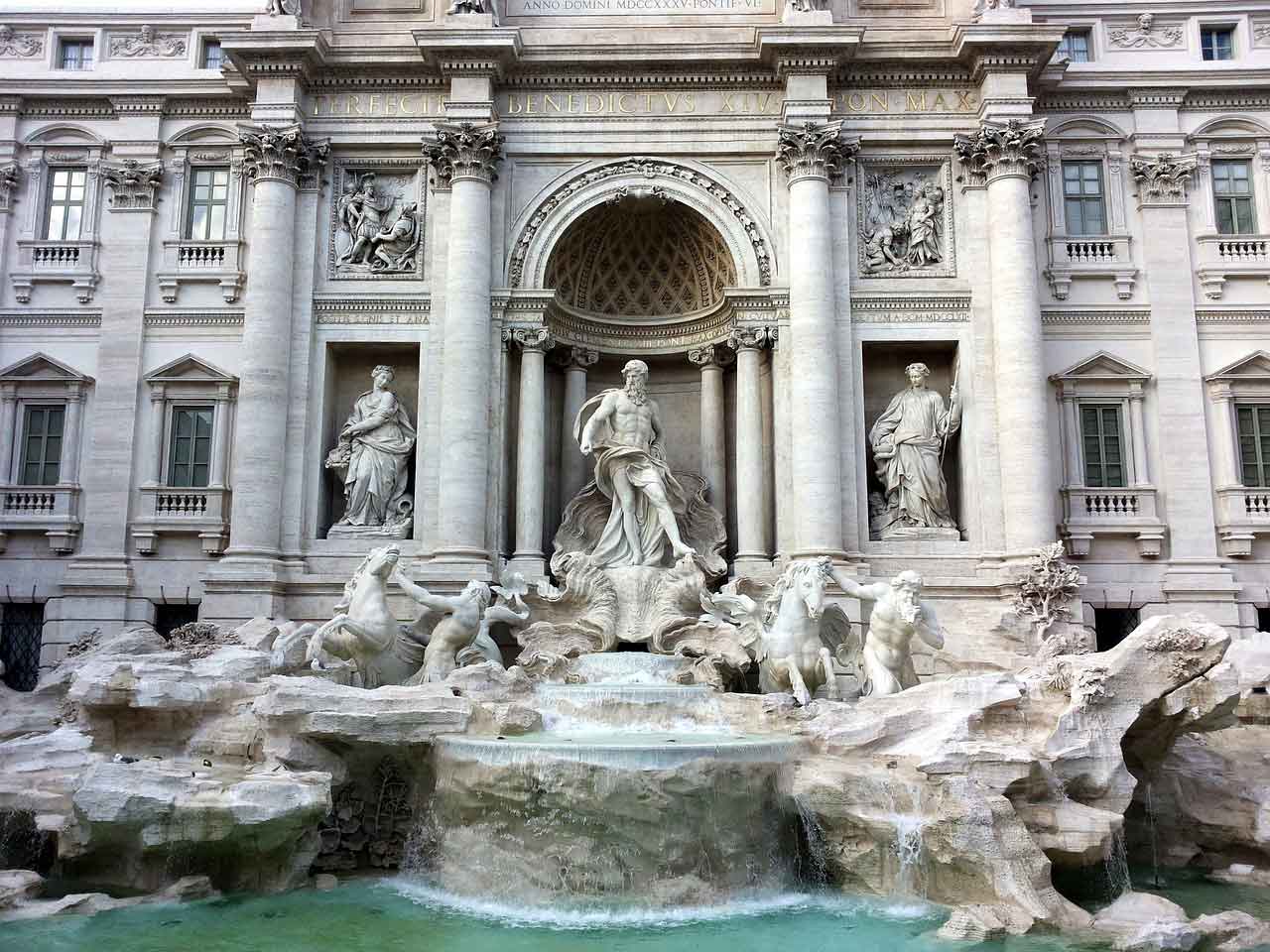 Tempat Wisata Populer di Italia Trevi Fountain