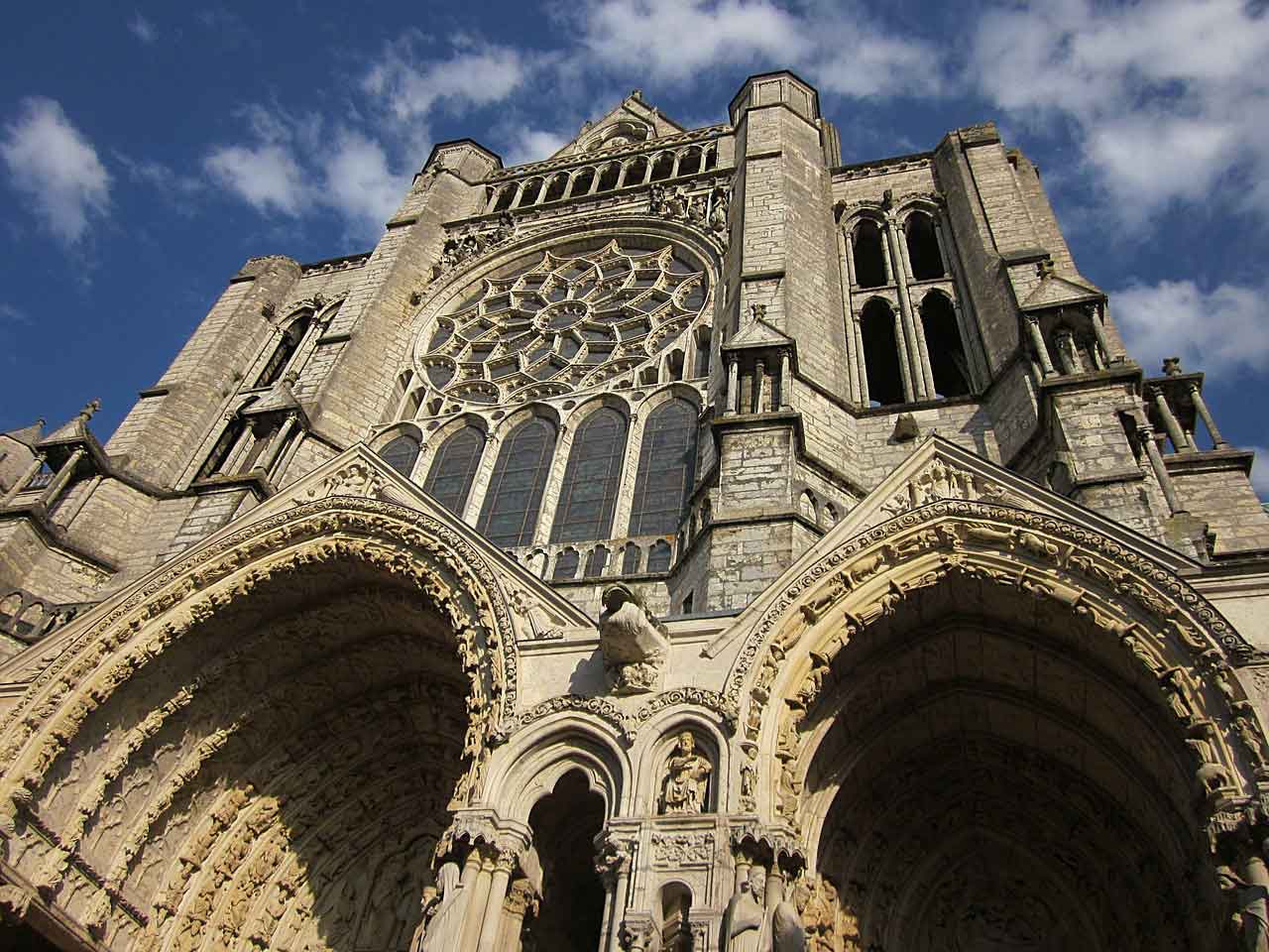 Tempat Bersejarah di Eropa Barat Chartres Cathedral