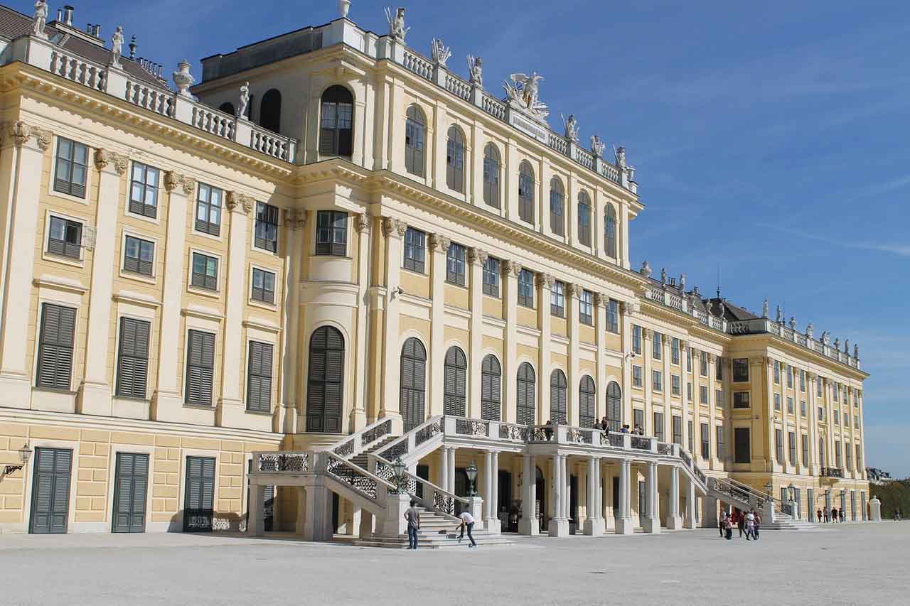 Tempat Bersejarah di Eropa Timur Schonbrunn Palace