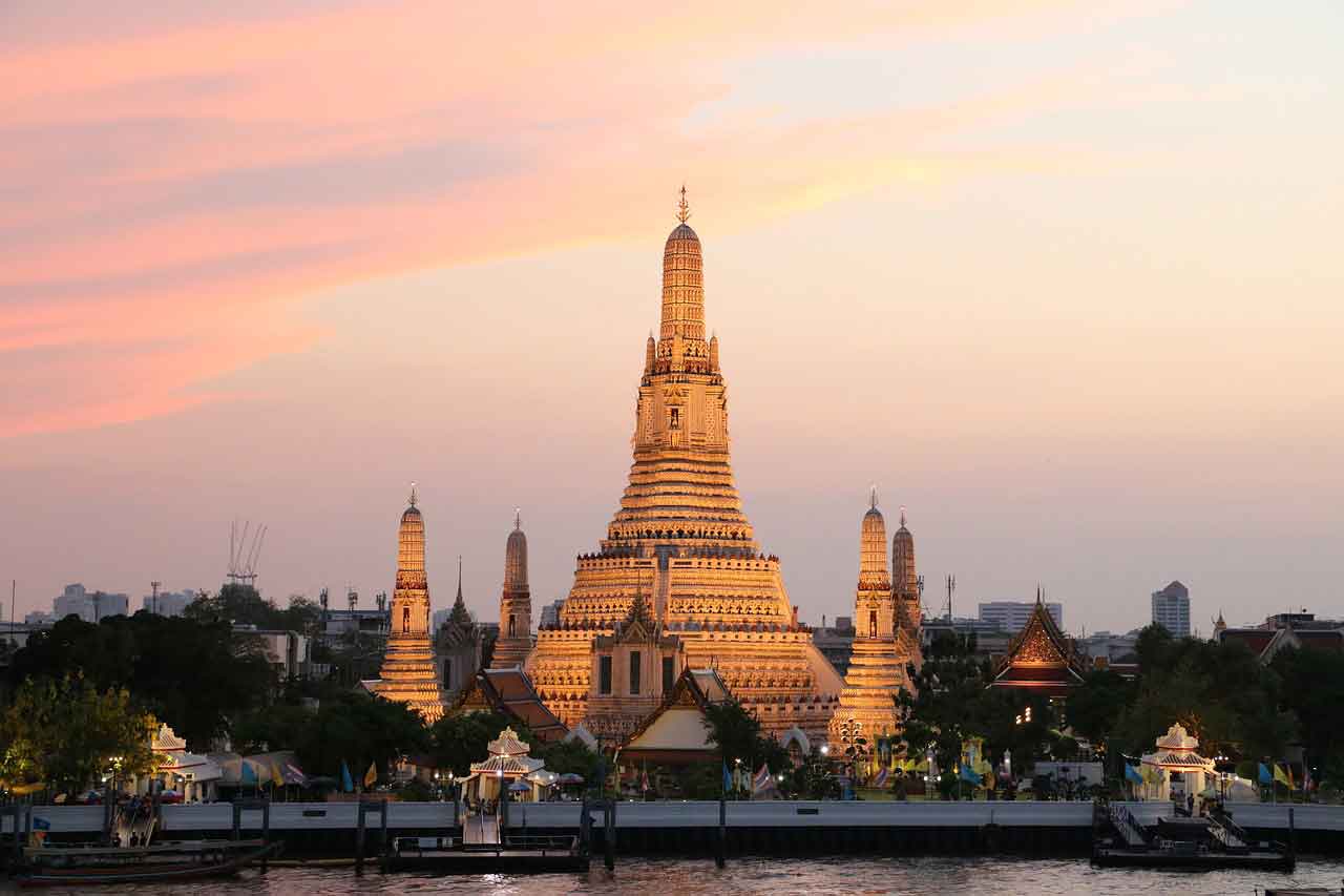 Tempat Bersejarah di Thailand Wat Arun