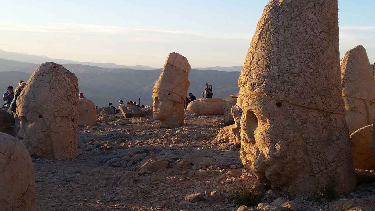 Wisata Halal di Turki Gunung Nemrut