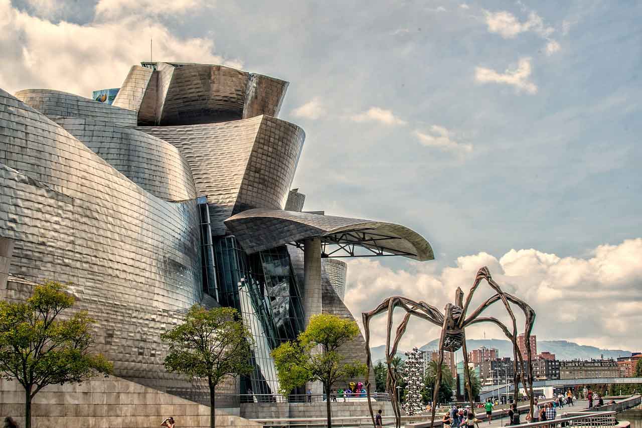 Museum Sejarah di Spanyol guggenheim museum bilbao