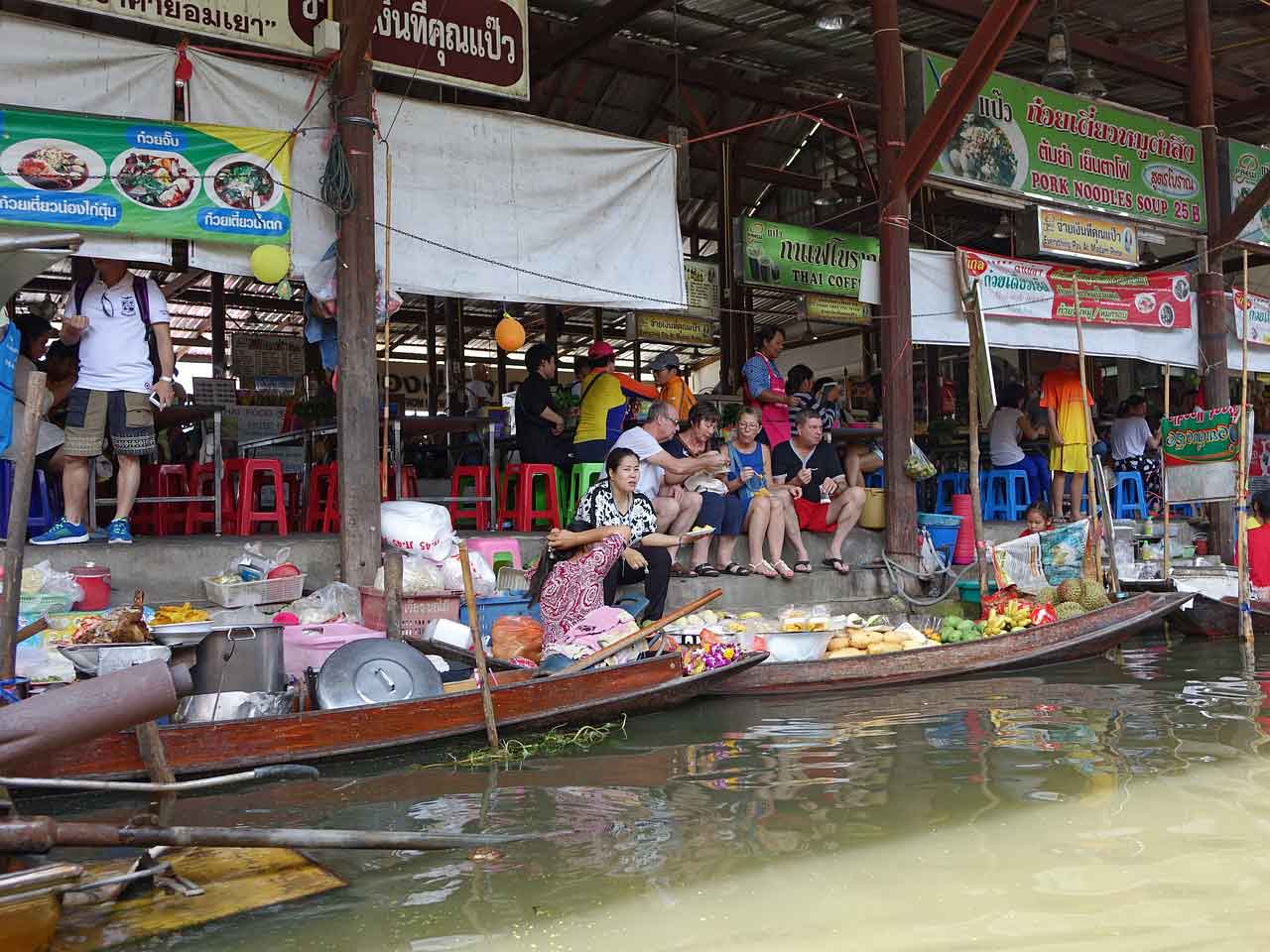 Wisata Halal di Bangkok Damnoen