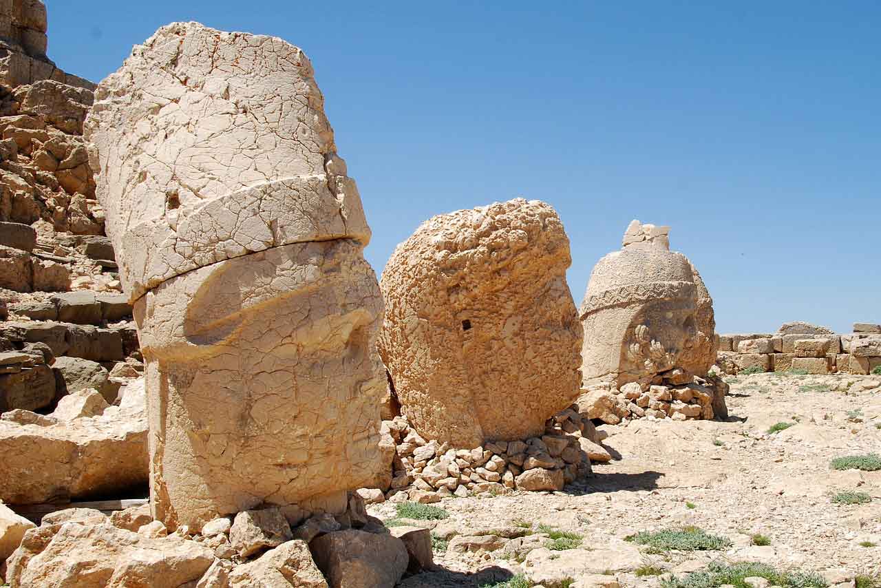 Wisata Halal di Turki Gunung Nemrut