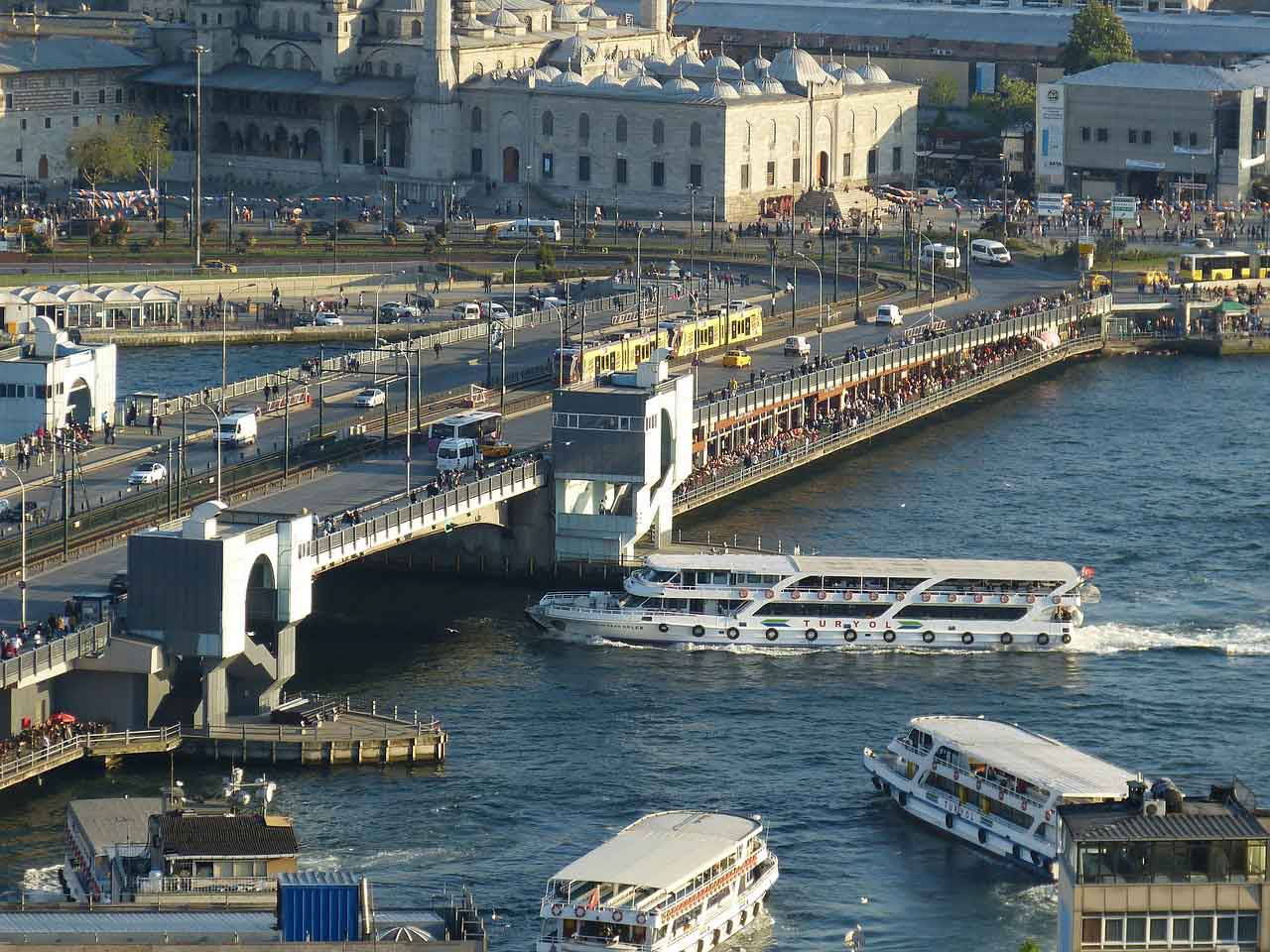 Wisata Halal di Turki Jembatan Galata