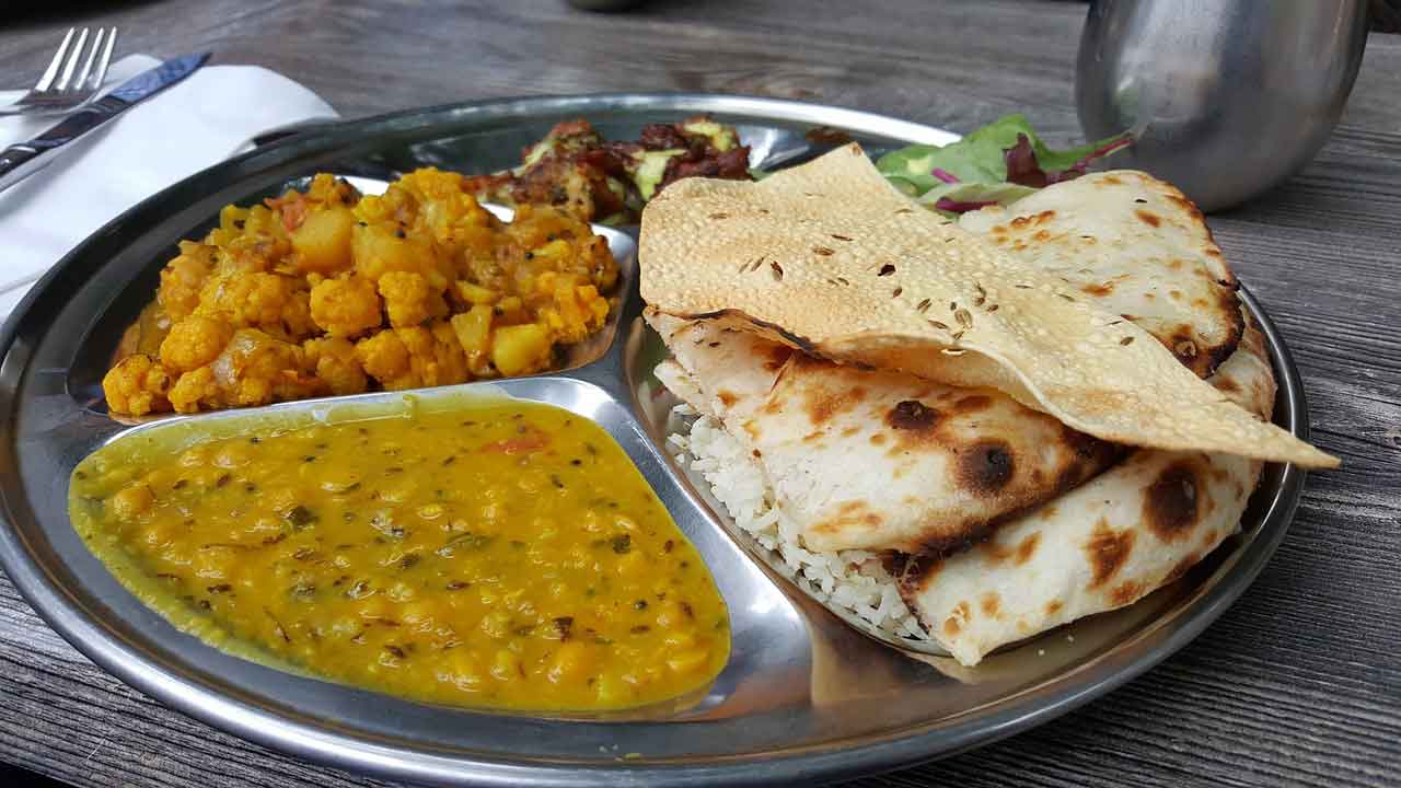 Wisata Kuliner Halal di Eropa Timur tandoori Night Restaurant