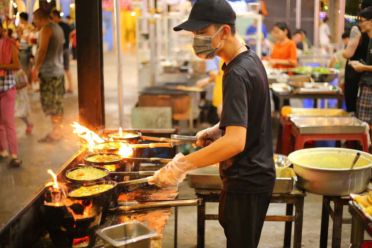Wisata Kuliner Halal di Kuala Lumpur tapak urban street dining