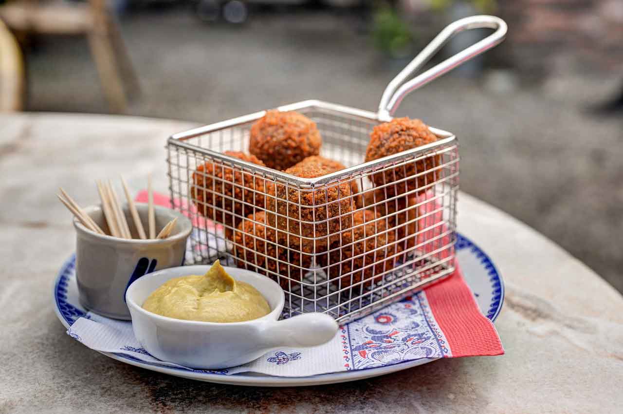 wisata halal di eropa barat Bitterballen