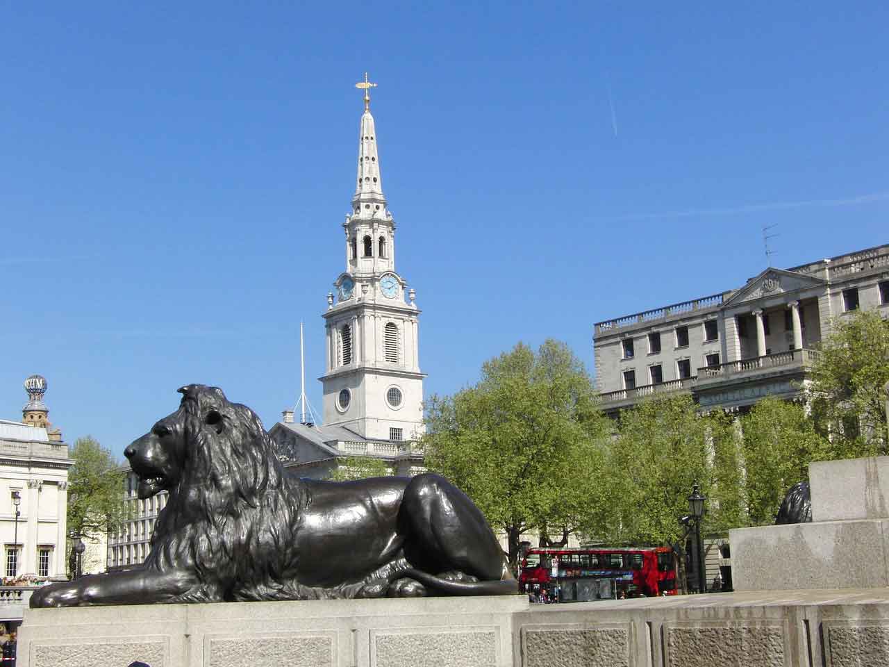 Wisata Halal di London Trafalgar Square