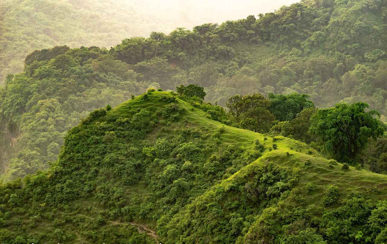 Wisata Halal di Jawa Barat Bukit Santiong