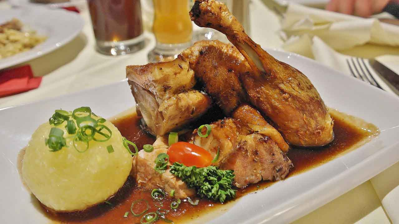 Wisata Kuliner Halal di Bali Bebek Tepi Sawah