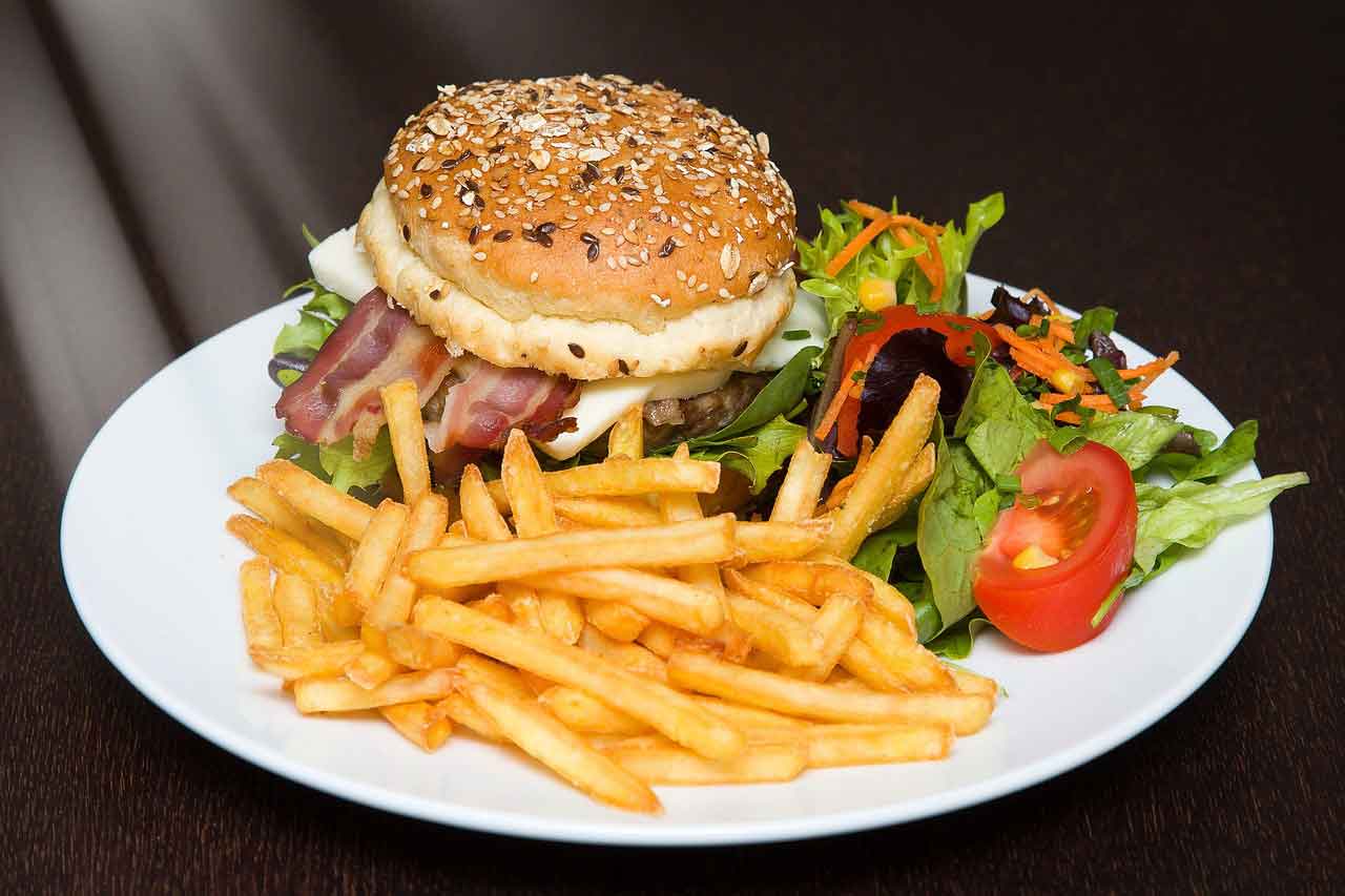 Wisata Kuliner Halal di Ubud Bali Halal Ubud Burger