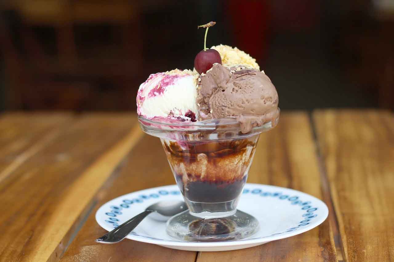 Wisata Kuliner Halal di Manado kios es miangas