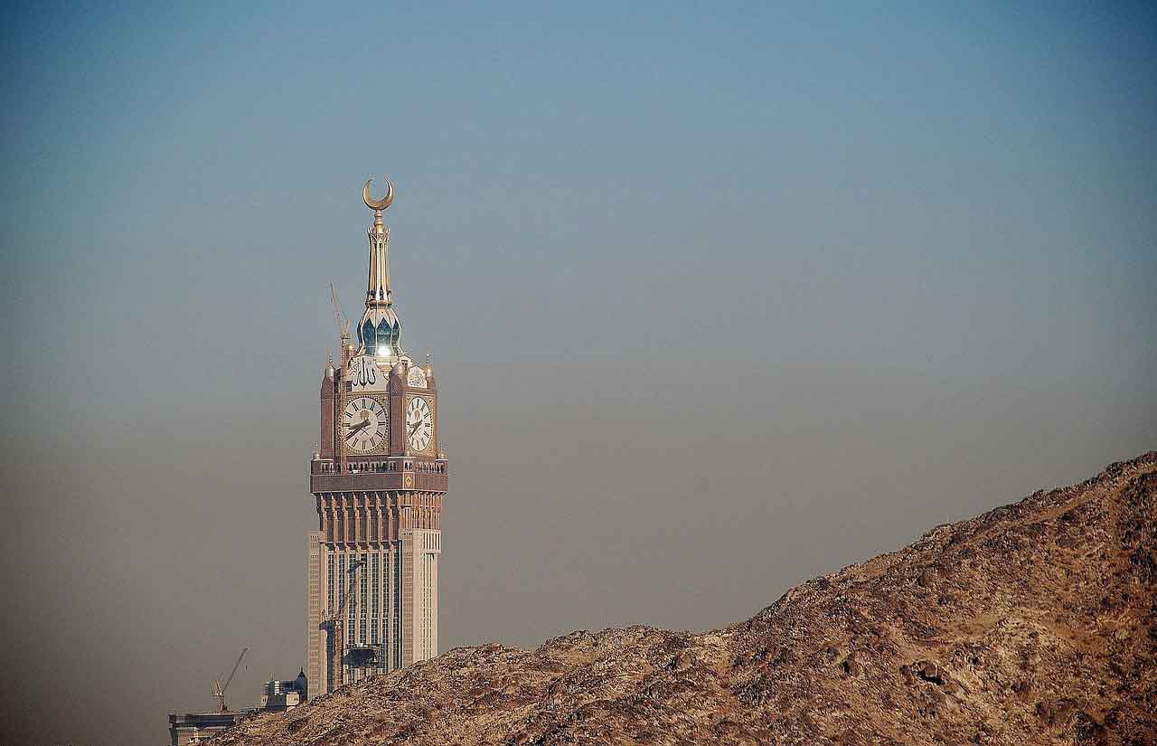 Wisata Religi di Arab Saudi Abraj Al Bait Tower