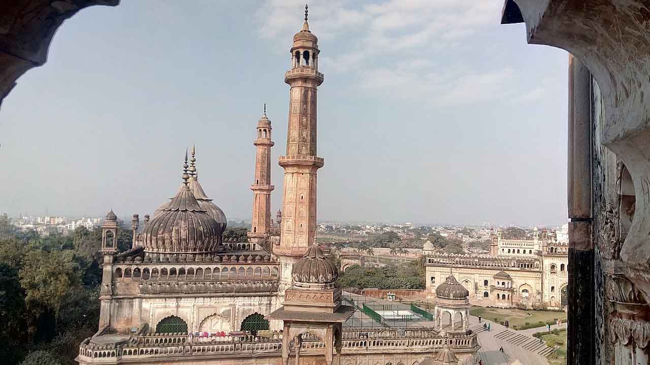 Wisata Religi di India Bara Iamambara