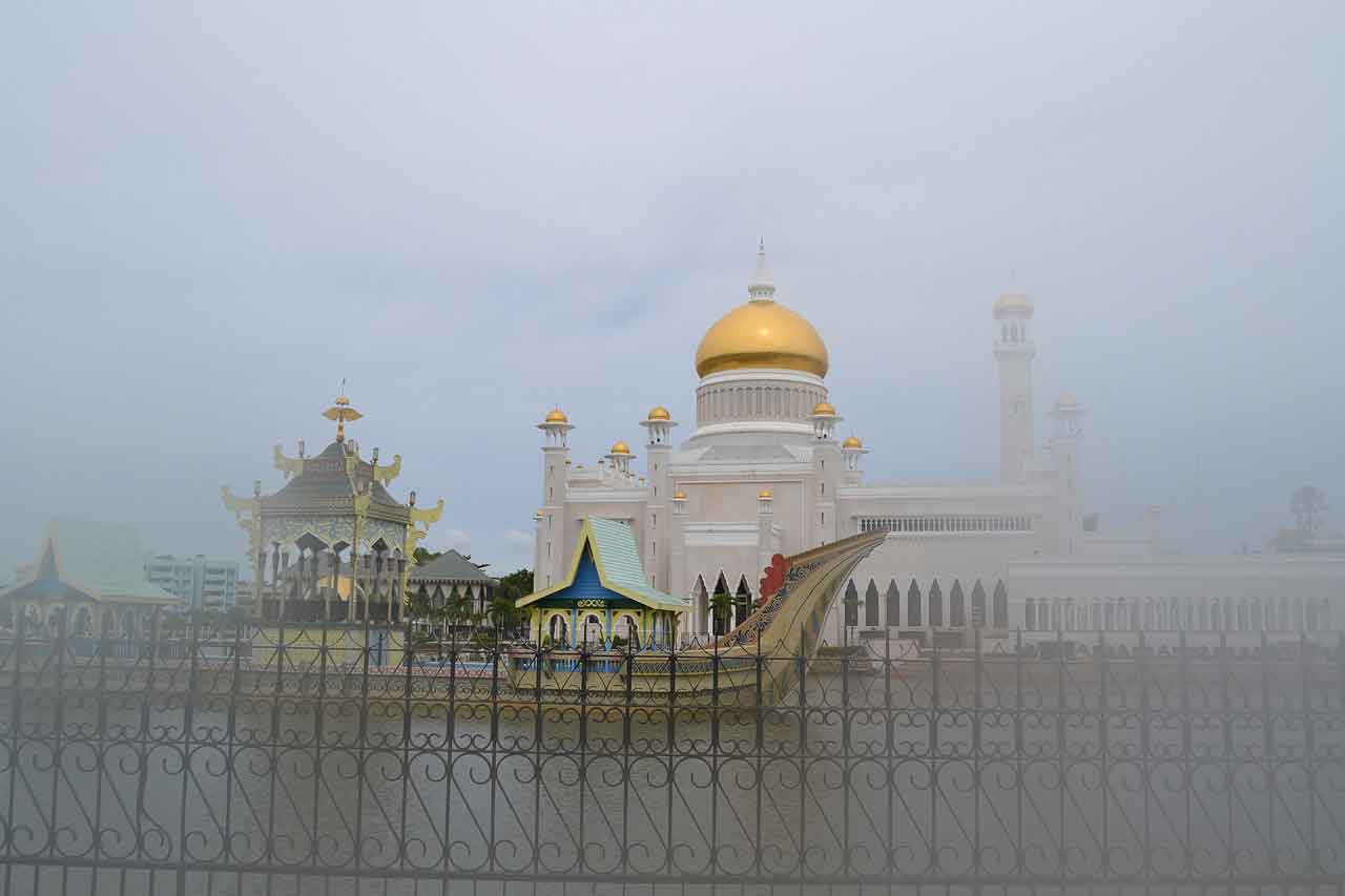 Wisata Religi di Brunei Darussalam Masjid Sultan Omar Ali Saifuddin