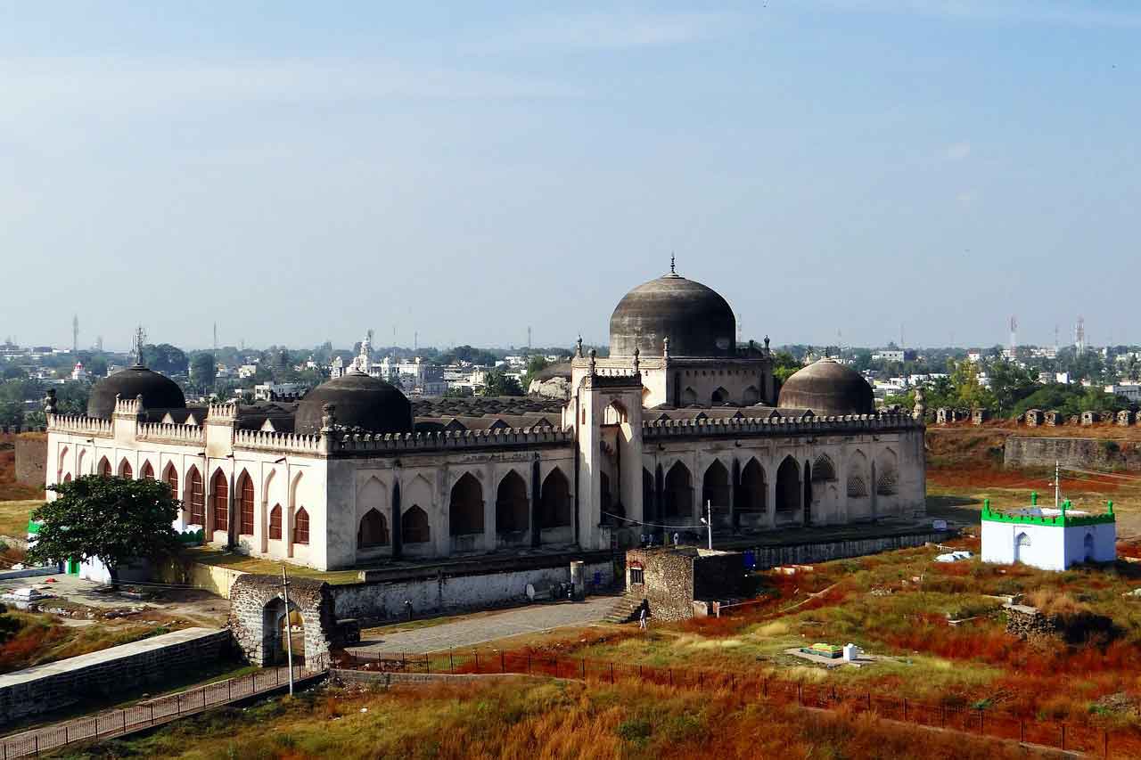 Wisata Religi di Bangladesh Sath Gambuj Mosque