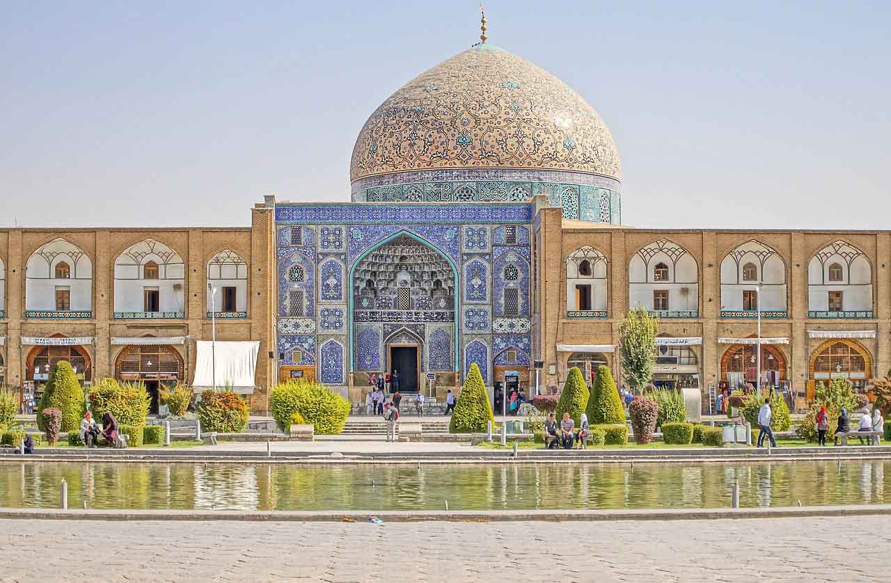 Wisata Religi di Iran Shah Cheragh