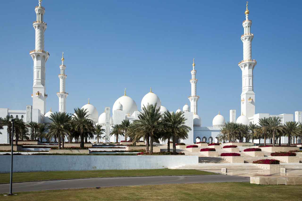 Wisata Religi di Uni Emirat Arab Masjid Agung Sheikh Zayed
