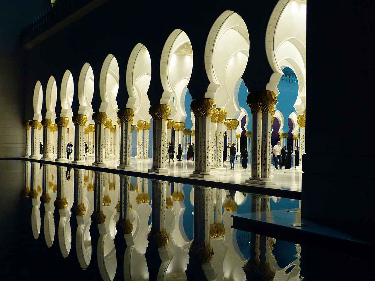 Wisata Religi di Uni Emirat Arab Masjid Al Aziz