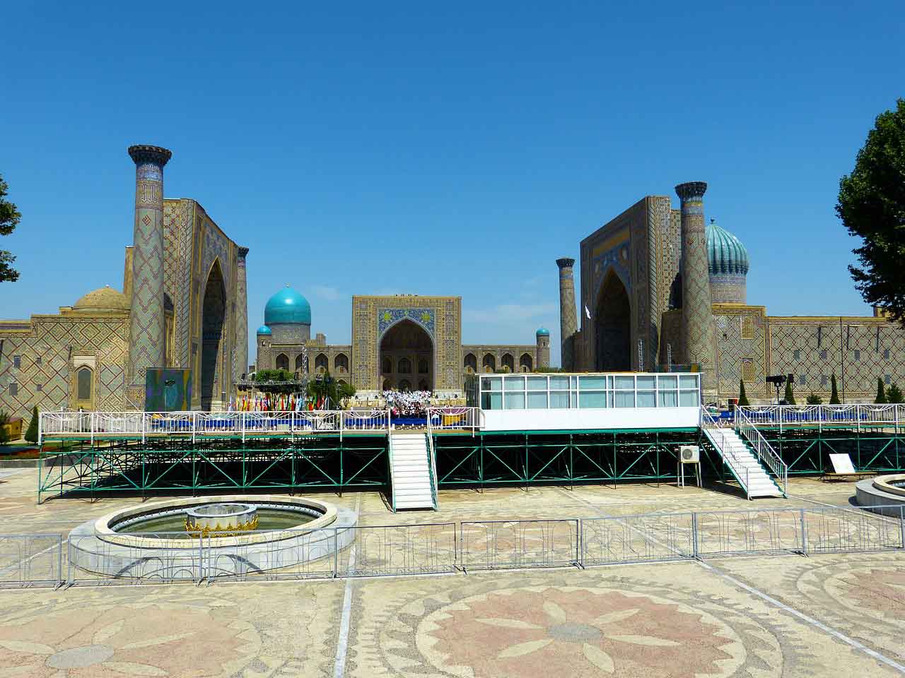 Wisata Religi di Uzbekistan Registan