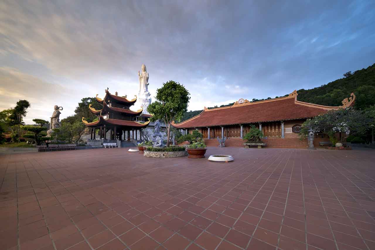 Wisata Religi di Vietnam Tran Quoc Temple