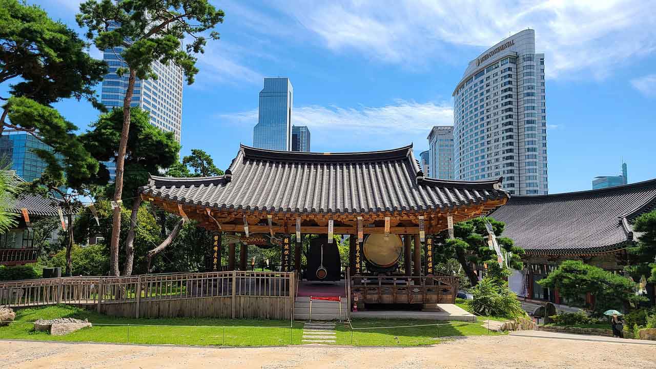 Wisata Religi di Korea Selatan bongeunsa temple