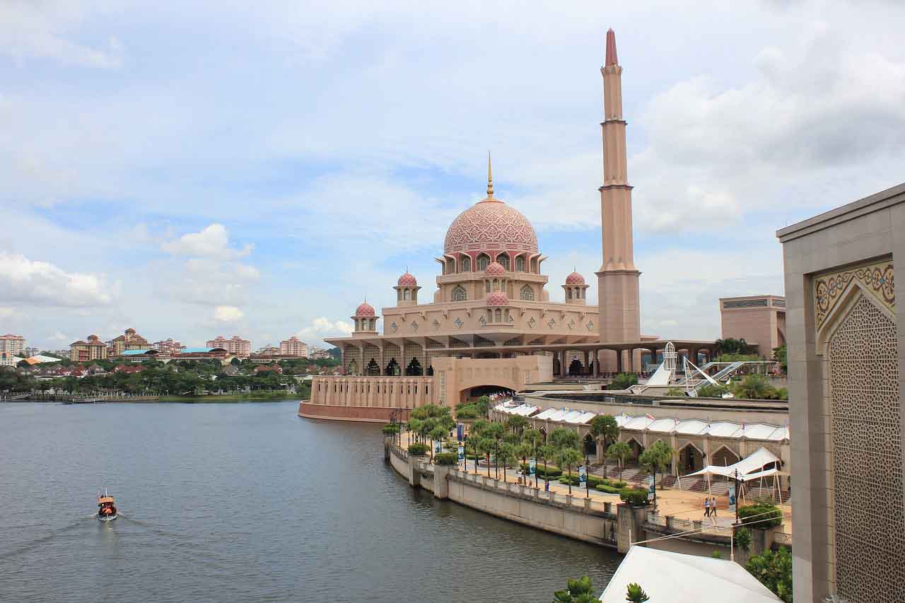 Wisata Religi di Malaysia masjid putra