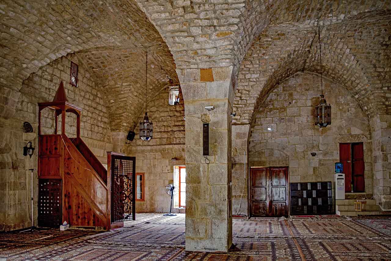 Wisata Religi di Lebanon Masjid Taynal