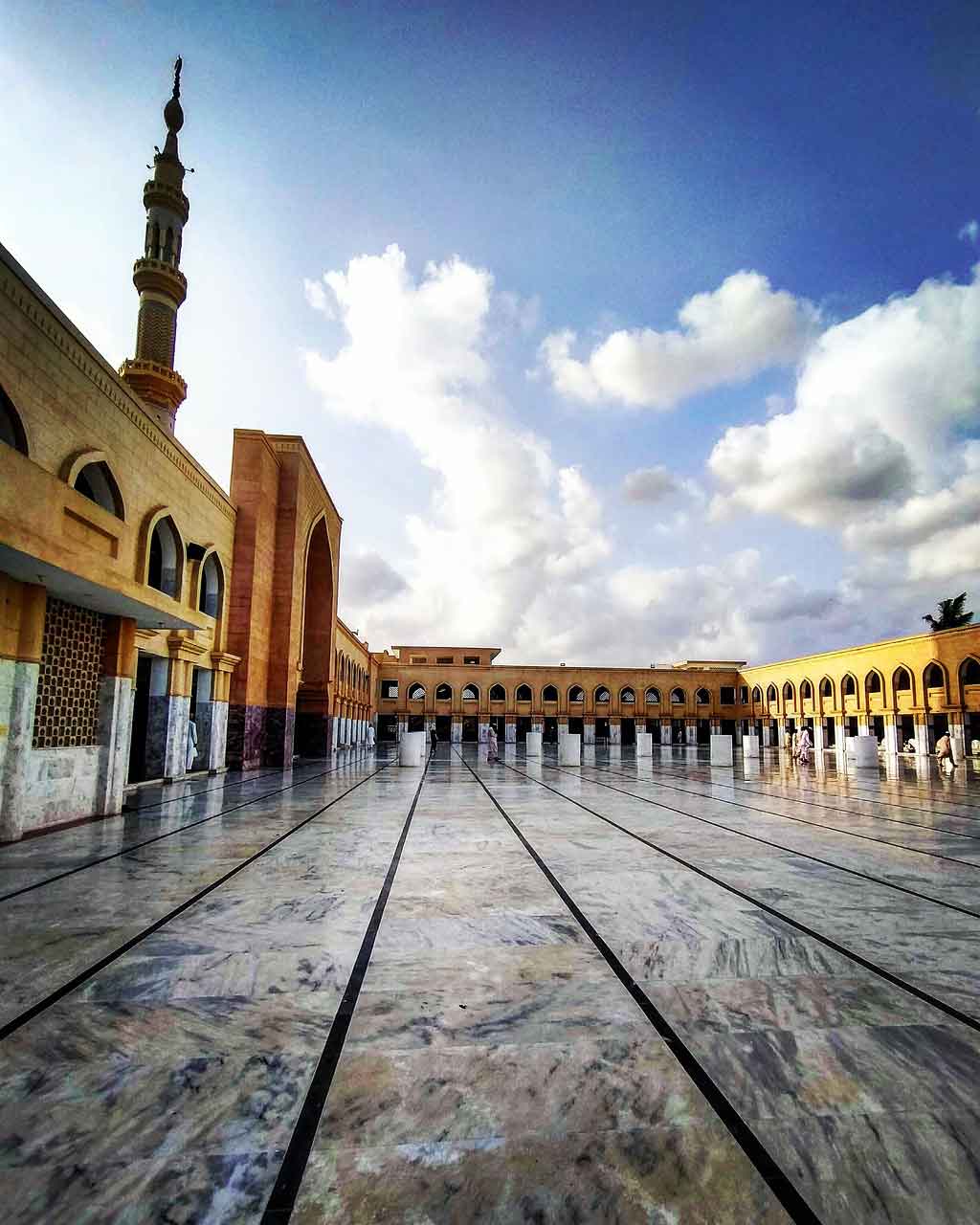 Wisata Religi di Pakistan Masjid Tooba