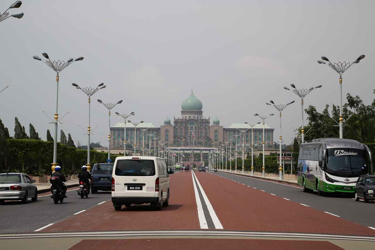 Wisata Religi di Malaysia Masjid Tuanku Mizan Zainal Abidin