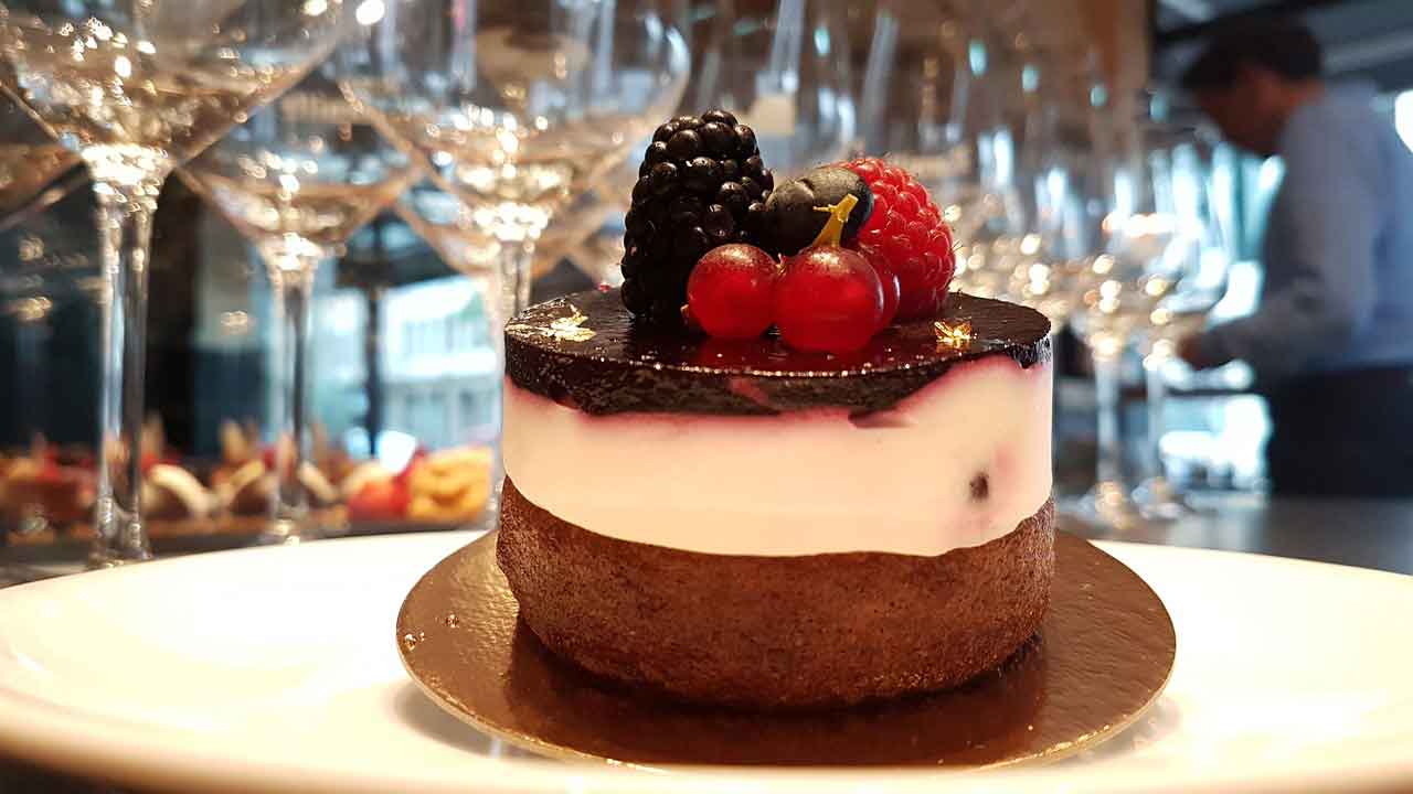 wisata religi di Hong Kong imperial patisserie