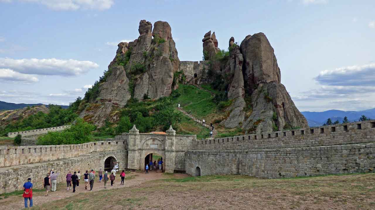 wisata religi di Bulgaria stupa buddha