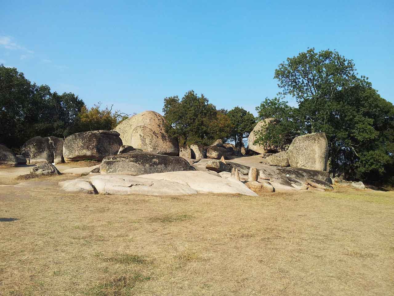 wisata religi di Bulgaria the buzov grad megalith