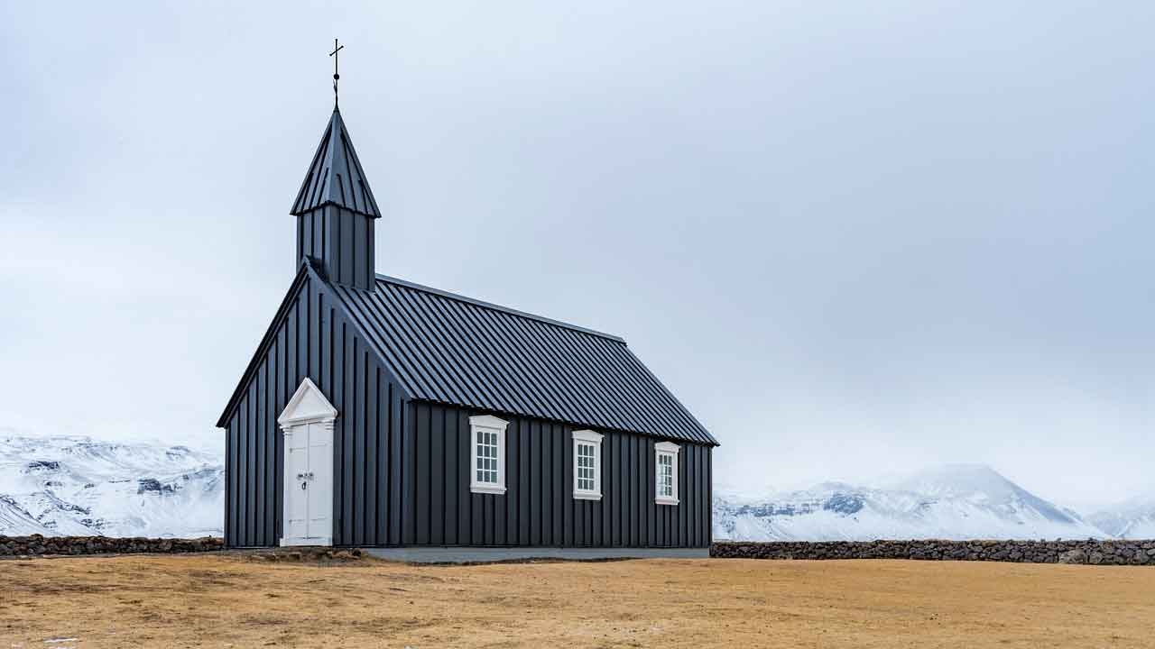 wisata religi di Islandia budir church