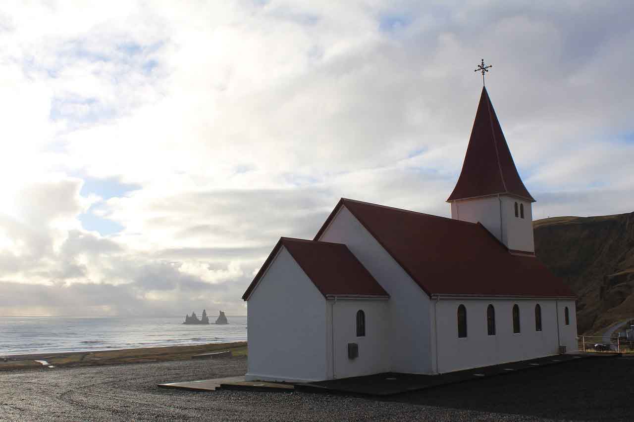 wisata religi di Islandia gereja kirkjubaer