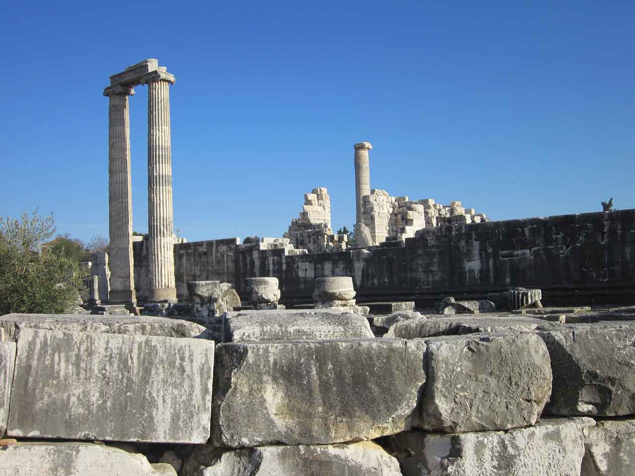 wisata religi di Yunani temple of apollo