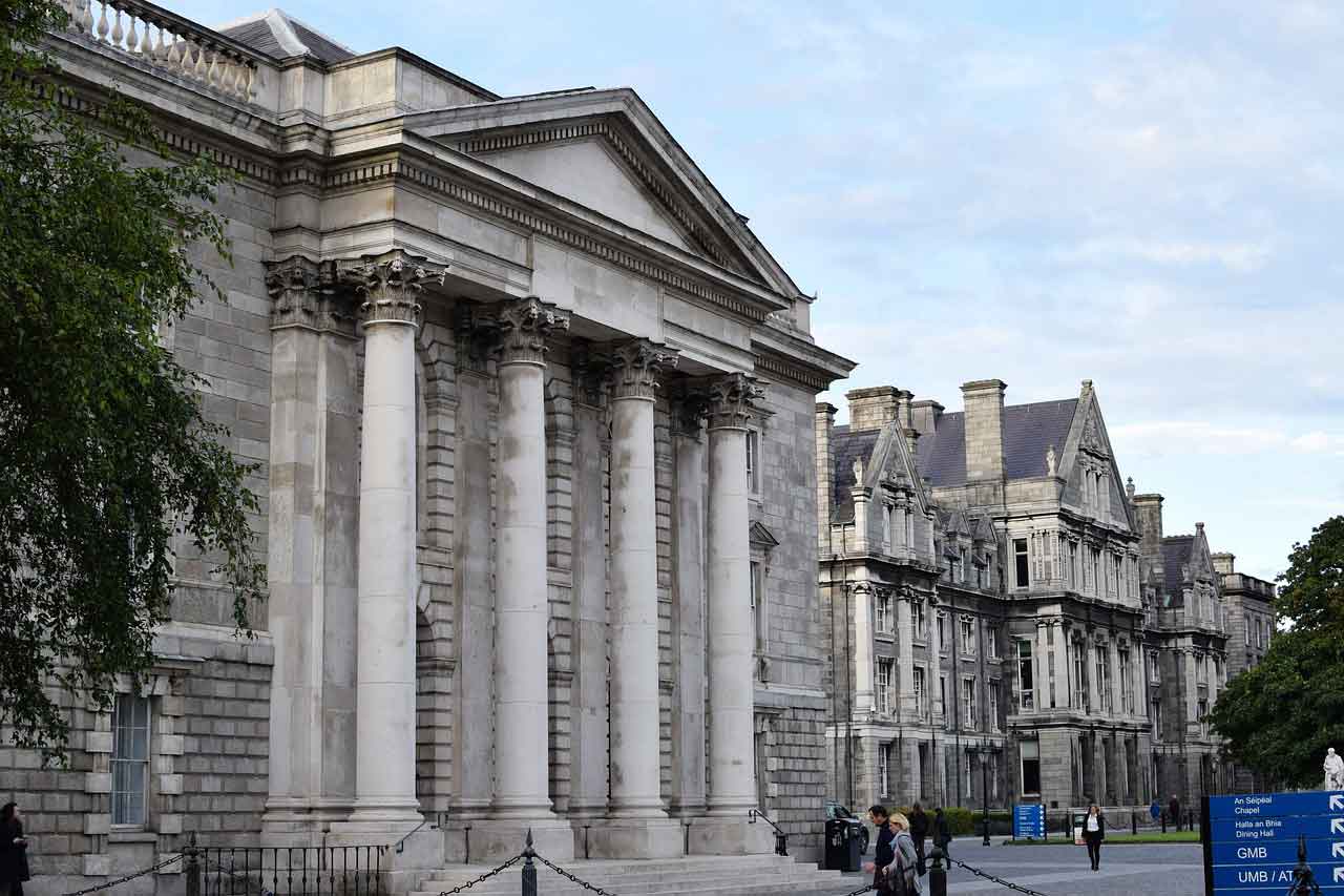 wisata religi di Irlandia universitas trinity